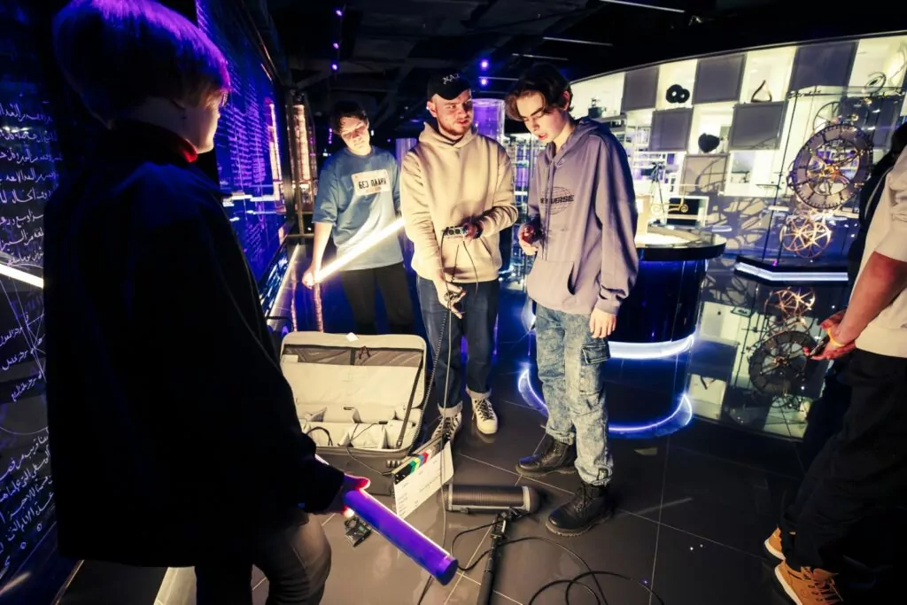 Наталья Сергунина: юные москвичи снимут учебные фильмы в рамках выставки «Россия» Наталья Сергунина: юные москвичи снимут учебные фильмы в рамках выставки «Россия» фото