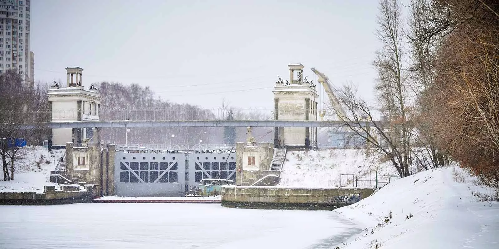 В Покровском-Стрешнево отремонтировали мост для пешеходов, фото