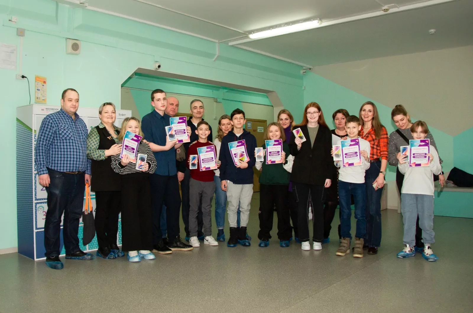 В ЮВАО прошло торжественное награждение победителей акции «Смартфон за заказ в “СмартБуфете”», фото