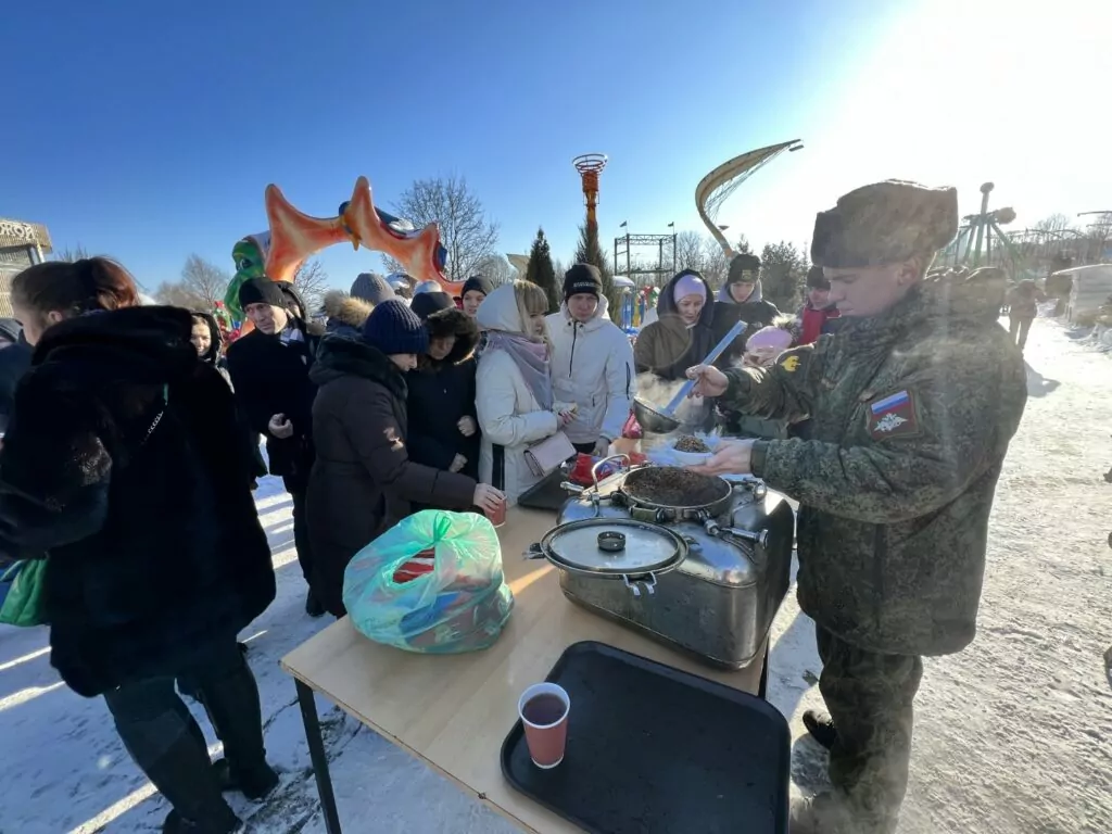 Полевая кухня и рыцарский турнир ждут посетителей парка развлечений &laquo;Сказка&raquo; 23 февраля  фото