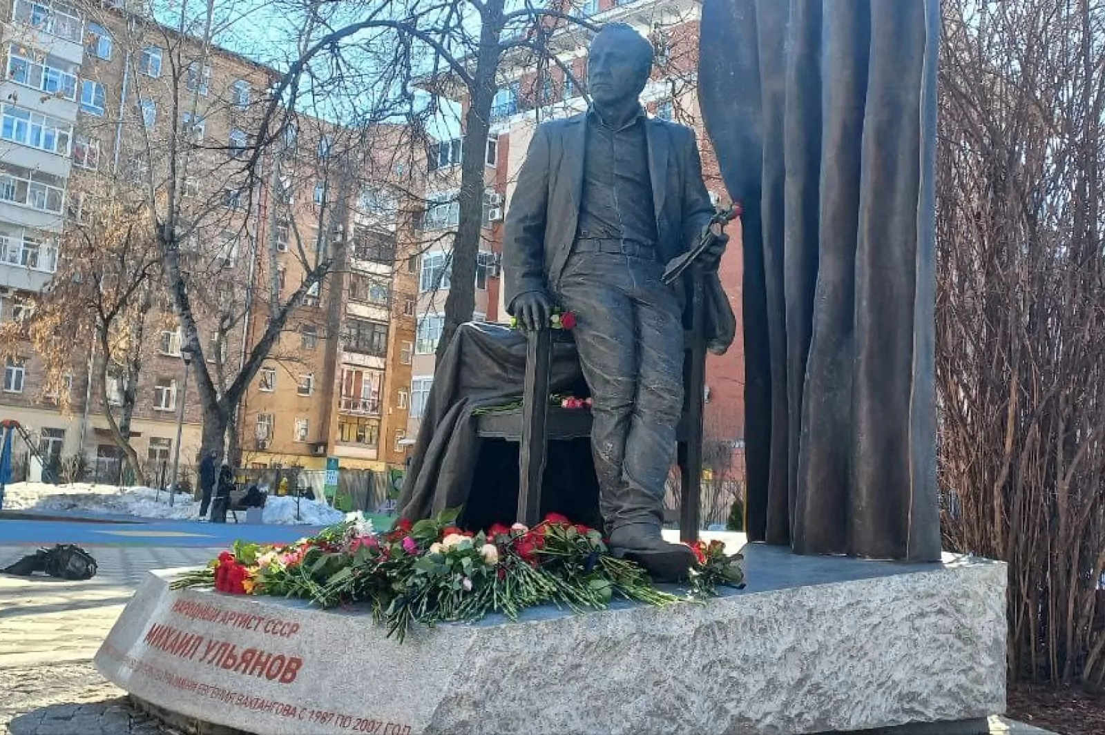 Памятник актеру Михаилу Ульянову установили в Замоскворечье, фото