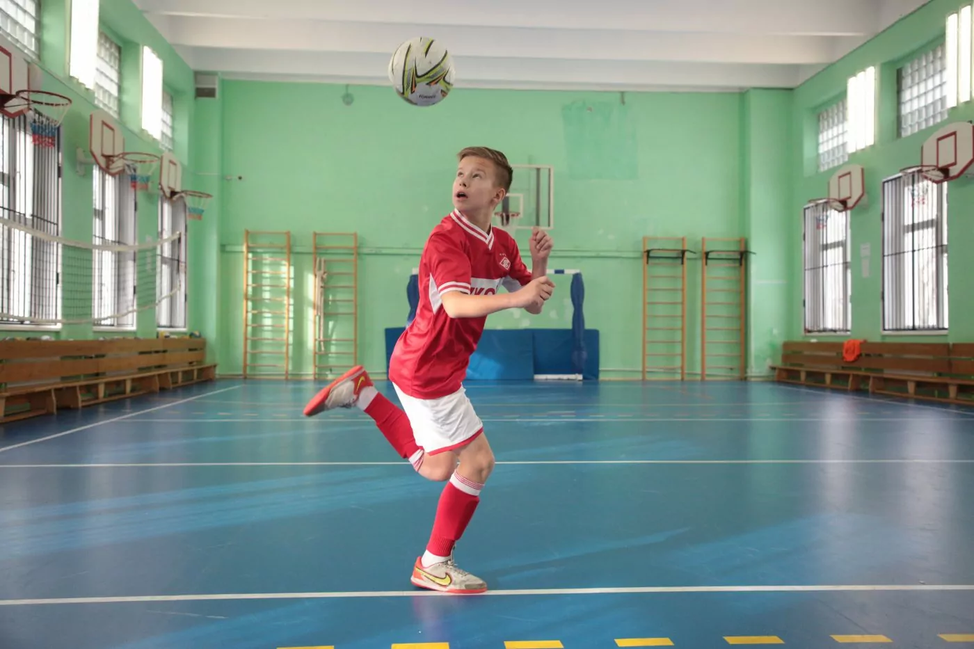 Школьник из Бабушкинского показал себя на футбольном турнире в Китае, фото