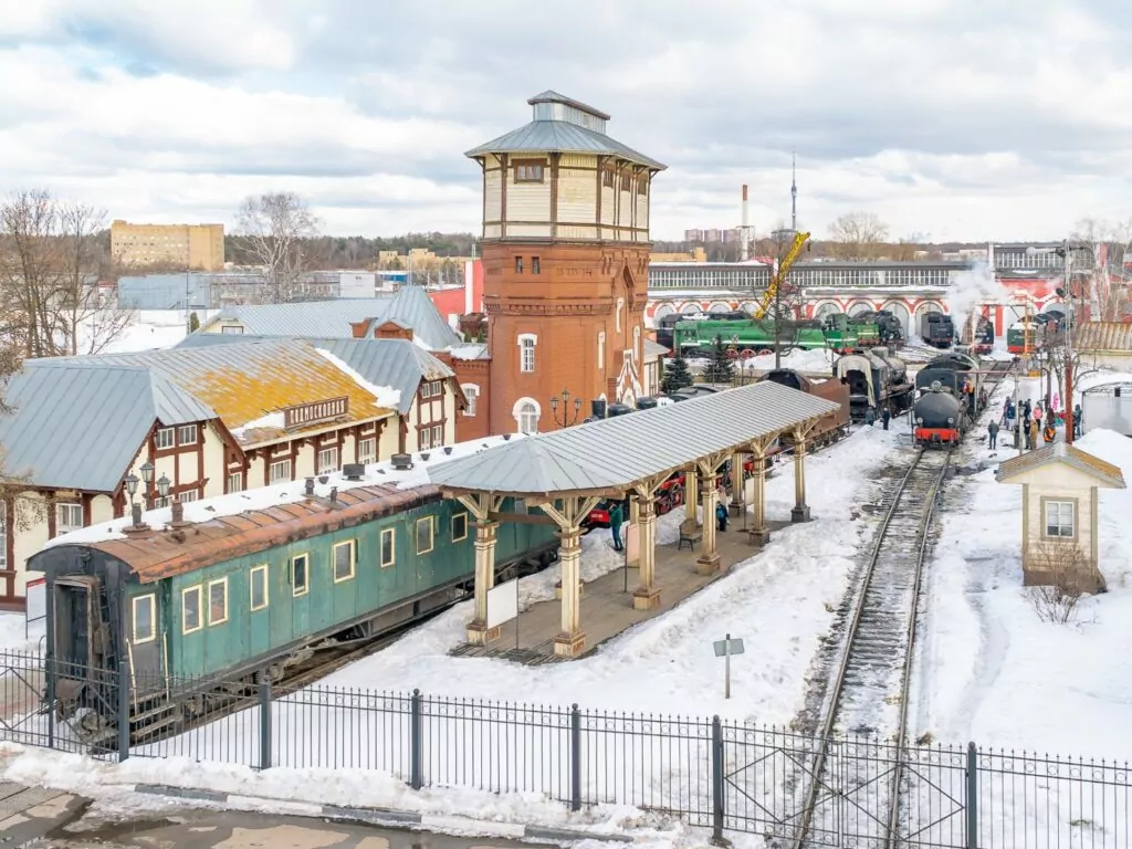 Паровозное депо, свойства памяти и кафе при храме &mdash; куда пойти после работы  фото