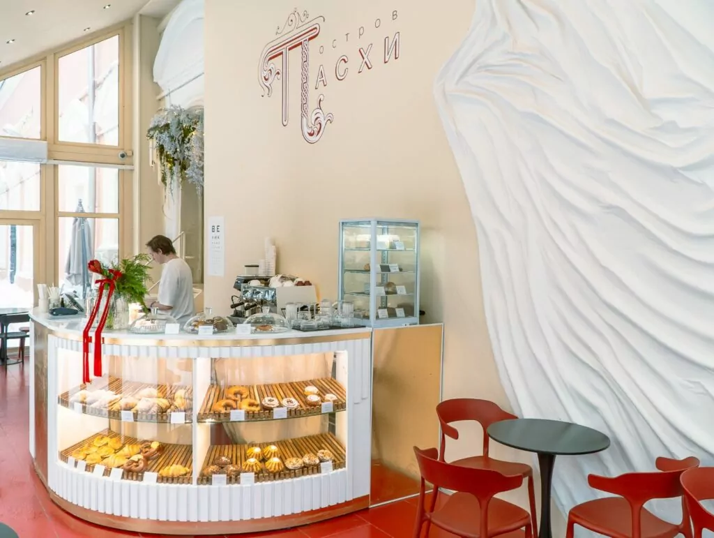 Паровозное депо, свойства памяти и кафе при храме &mdash; куда пойти после работы  фото