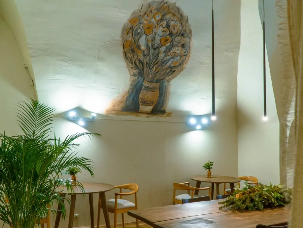 Паровозное депо, свойства памяти и кафе при храме &mdash; куда пойти после работы  фото