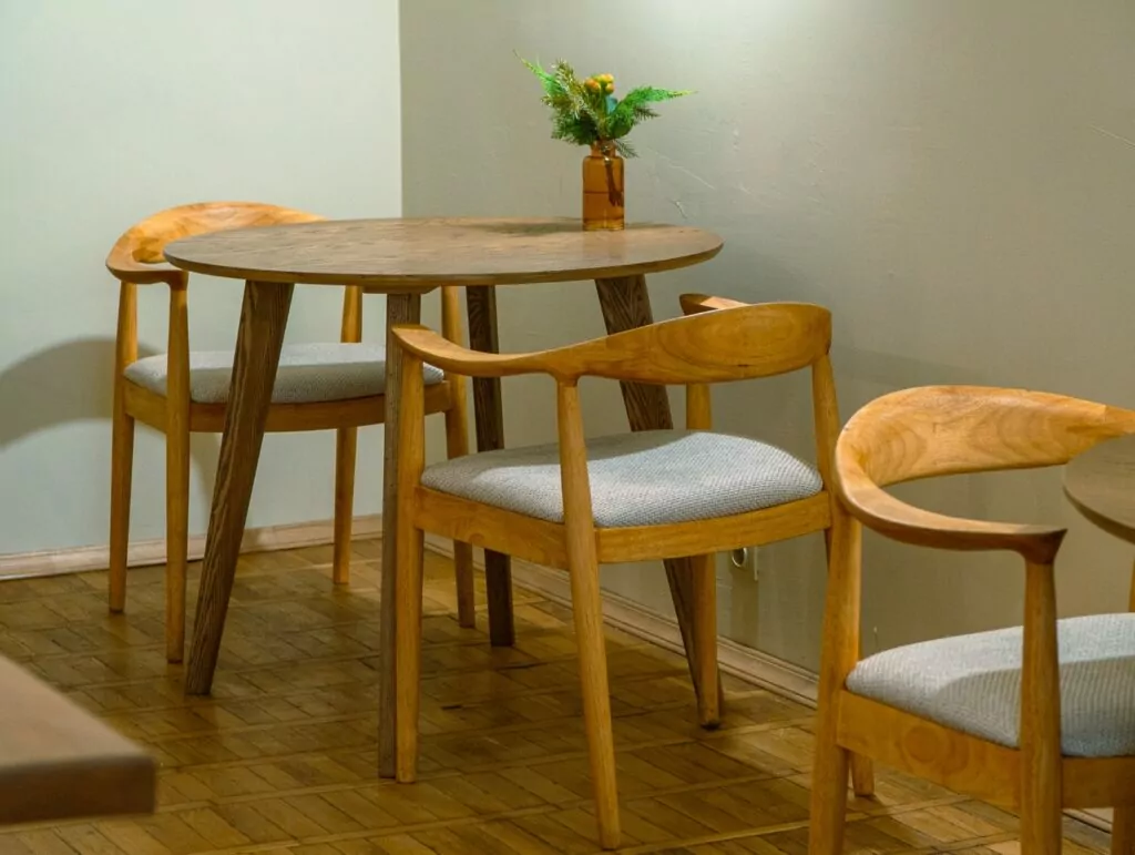 Паровозное депо, свойства памяти и кафе при храме &mdash; куда пойти после работы  фото