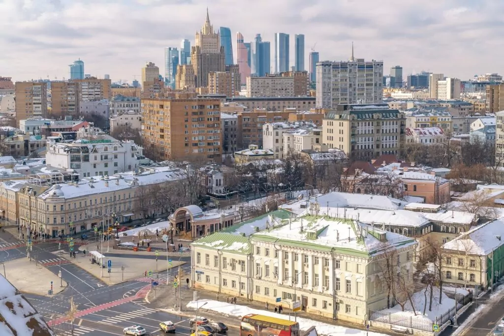 Наряды киногероев, смотровая площадка и ресторан у залива — куда пойти после работы Наряды киногероев, смотровая площадка и ресторан у залива — куда пойти после работы фото