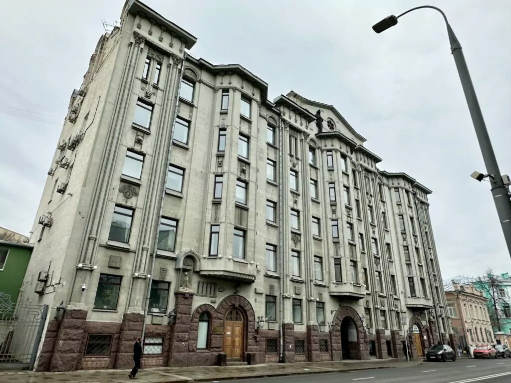 Добрынинская — Полянка: место высадки советских типовых «пришельцев» Добрынинская — Полянка: место высадки советских типовых «пришельцев» фото