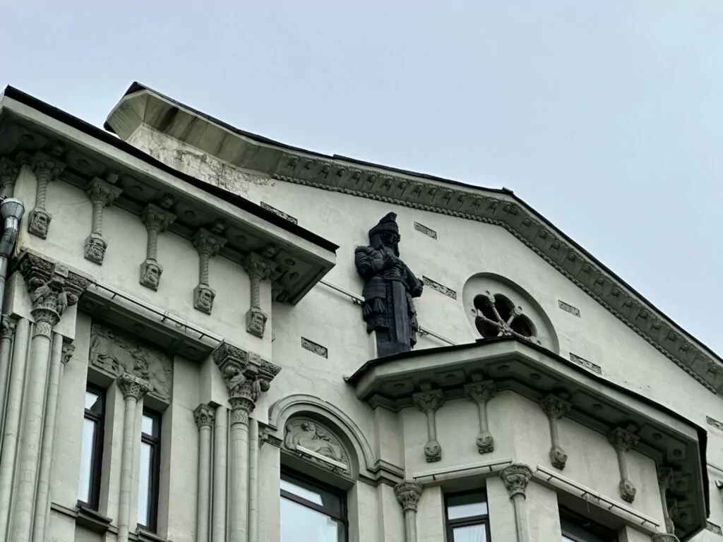 Добрынинская — Полянка: место высадки советских типовых «пришельцев» Добрынинская — Полянка: место высадки советских типовых «пришельцев» фото