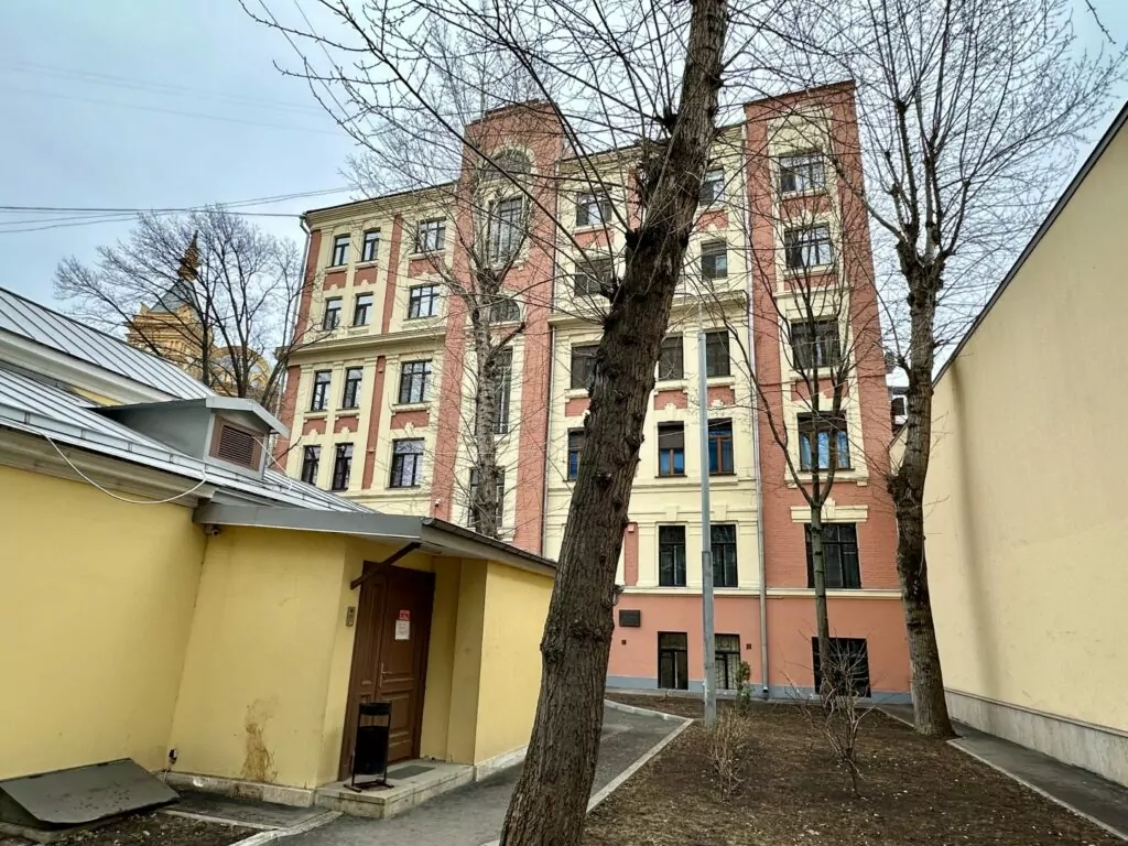 Добрынинская — Полянка: место высадки советских типовых «пришельцев» Добрынинская — Полянка: место высадки советских типовых «пришельцев» фото