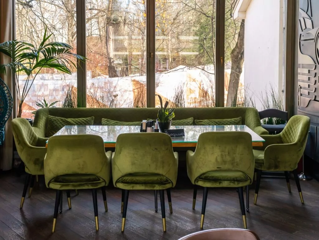 Русская кухня, экзотические животные и поэзия &mdash; куда пойти после работы  фото