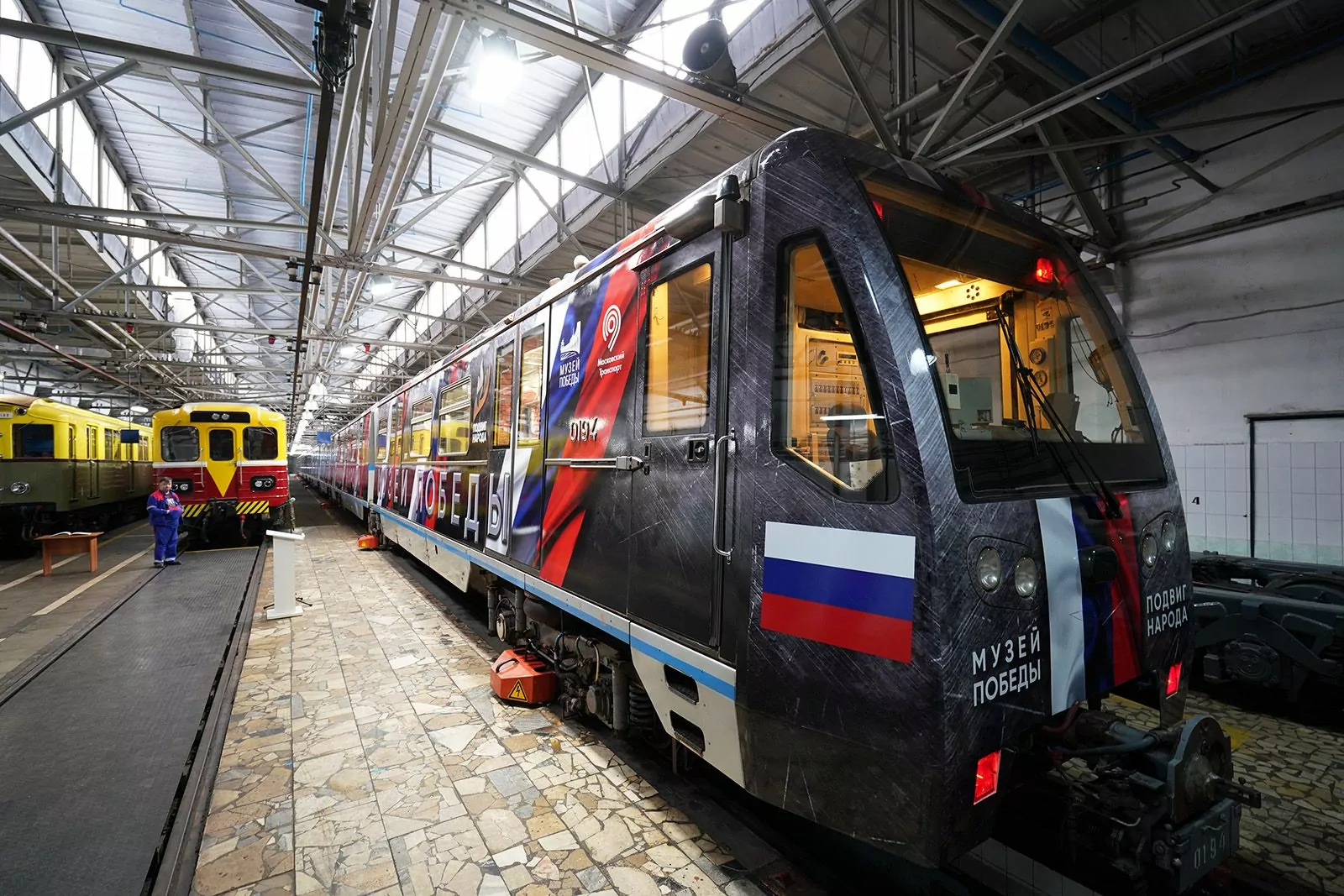 В метро появится тематический поезд "Подвиг народа", фото