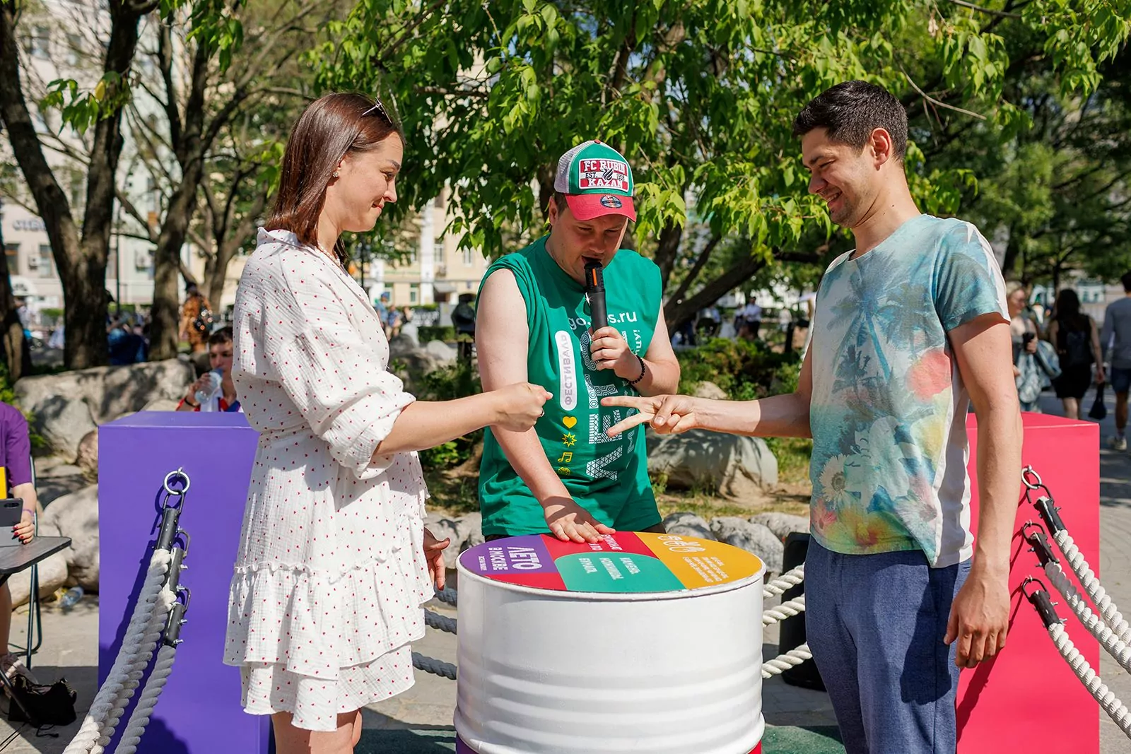 Чемпионат "Камень, ножницы, бумага" продолжится в столице, фото