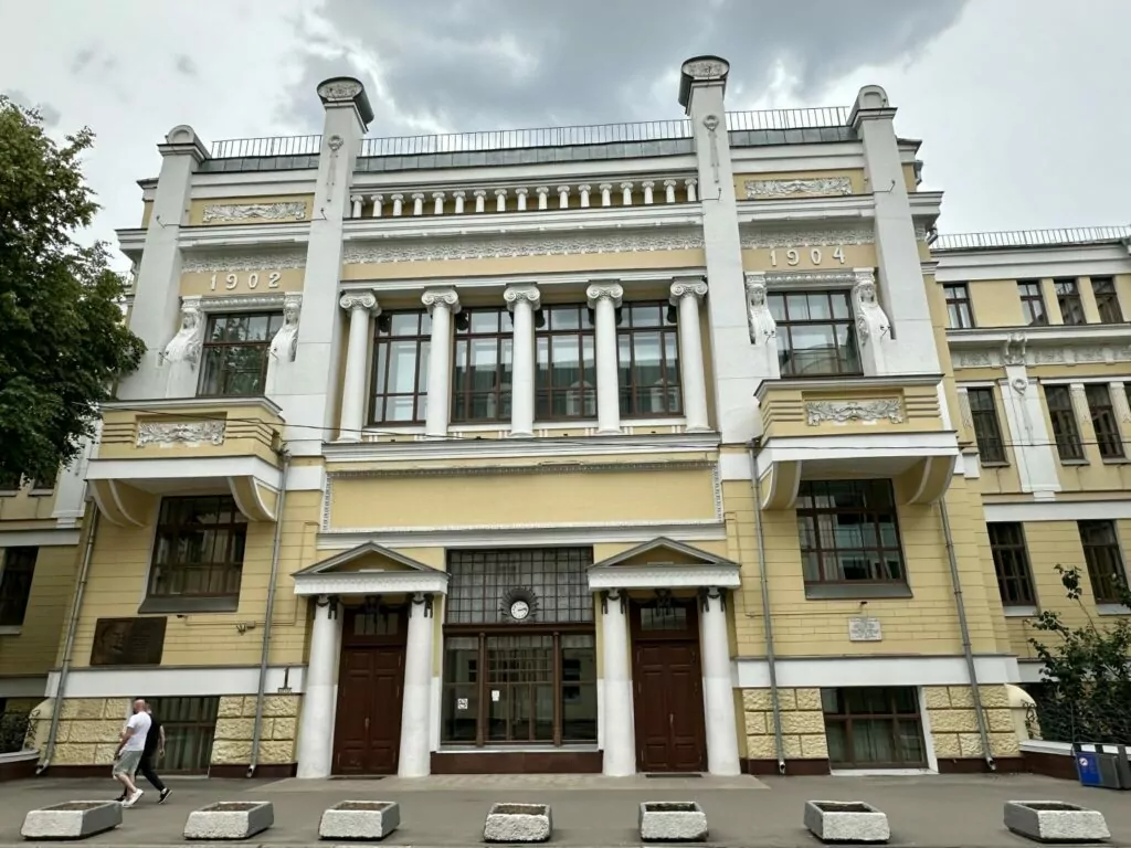 Добрынинская &mdash; Тульская: где копейка рубль стоит  фото