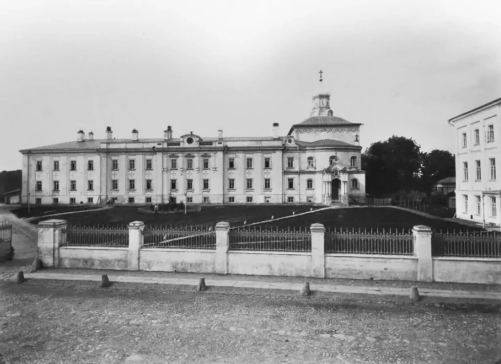 Добрынинская &mdash; Тульская: где копейка рубль стоит  фото