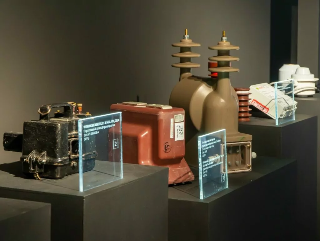 Танцы в парке, тесла-шоу и ресторан с камином — куда пойти после работы  фото