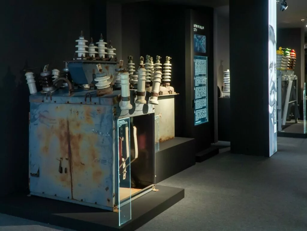 Танцы в парке, тесла-шоу и ресторан с камином — куда пойти после работы  фото