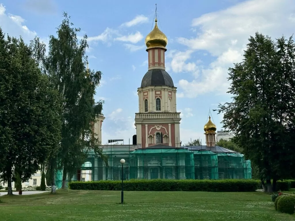 Ботанический сад — Свиблово: «китайская стена», черный паровоз и другие приключения Шурика Ботанический сад — Свиблово: «китайская стена», черный паровоз и другие приключения Шурика фото