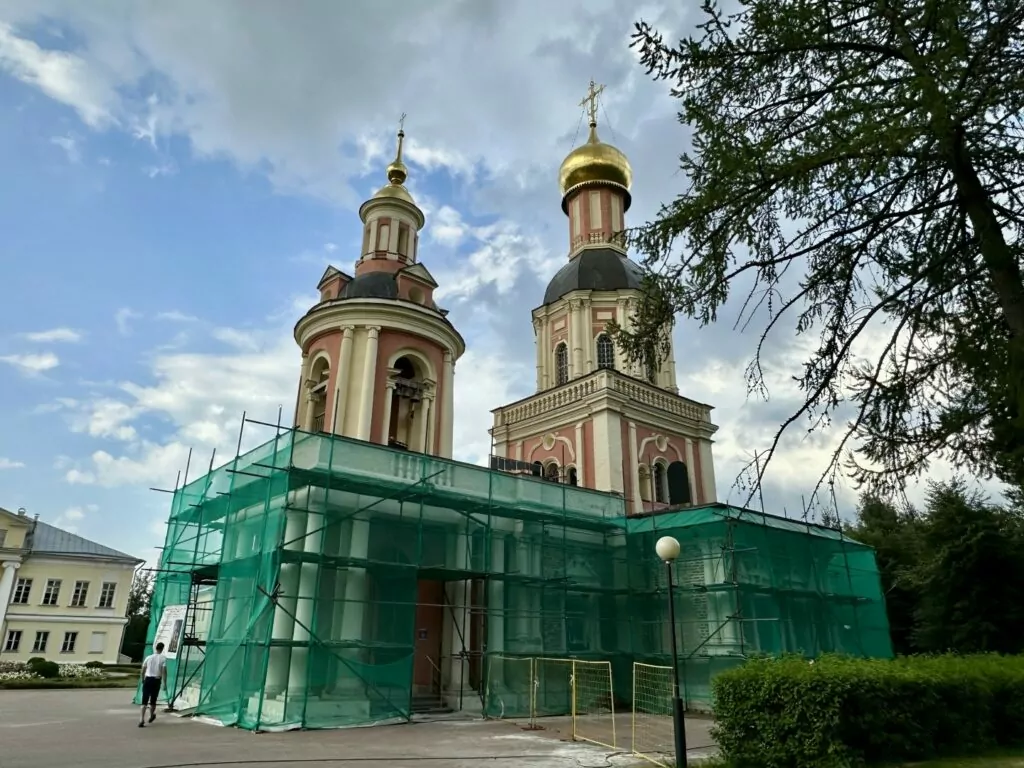 Ботанический сад — Свиблово: «китайская стена», черный паровоз и другие приключения Шурика Ботанический сад — Свиблово: «китайская стена», черный паровоз и другие приключения Шурика фото