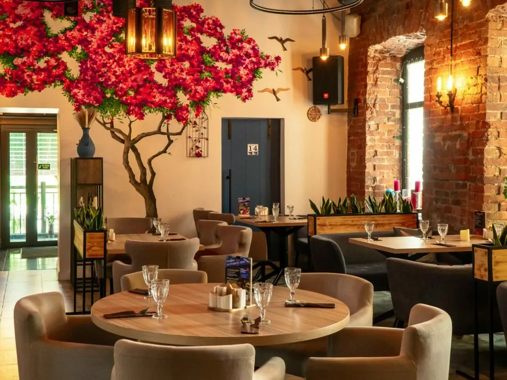 Королевская цапля, турецкий ресторан и графика XVIII века — куда пойти после работы Королевская цапля, турецкий ресторан и графика XVIII века — куда пойти после работы фото