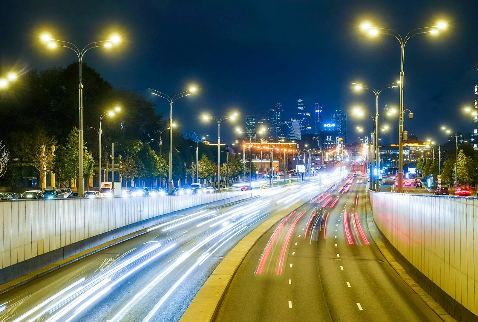 Порядка 65 тысяч фонарей появится в столице к 2030 году, фото