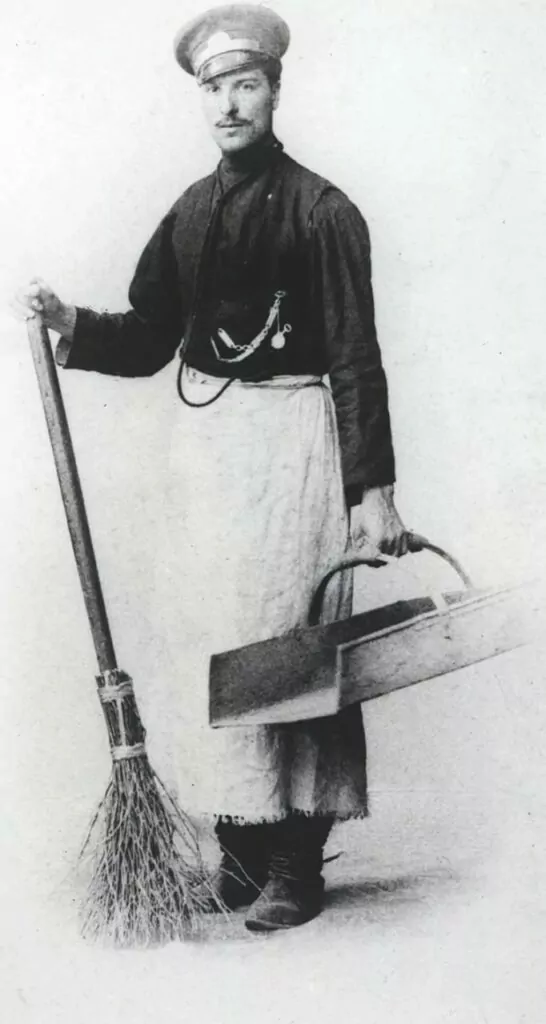 Блюстители чистоты и полицейского порядка: какую роль играли дворники в жизни дореволюционной Москвы?  фото