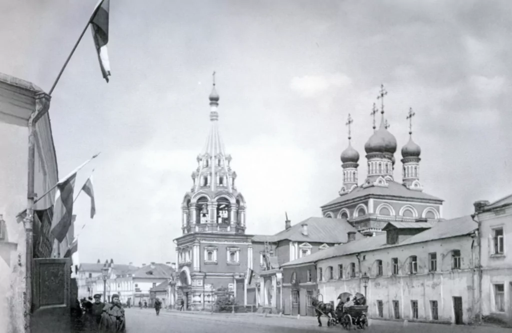Полянка — Третьяковская: «парк лужковского периода» в Кадашёвской слободе Полянка — Третьяковская: «парк лужковского периода» в Кадашёвской слободе фото