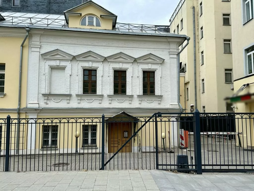 Полянка — Третьяковская: «парк лужковского периода» в Кадашёвской слободе Полянка — Третьяковская: «парк лужковского периода» в Кадашёвской слободе фото