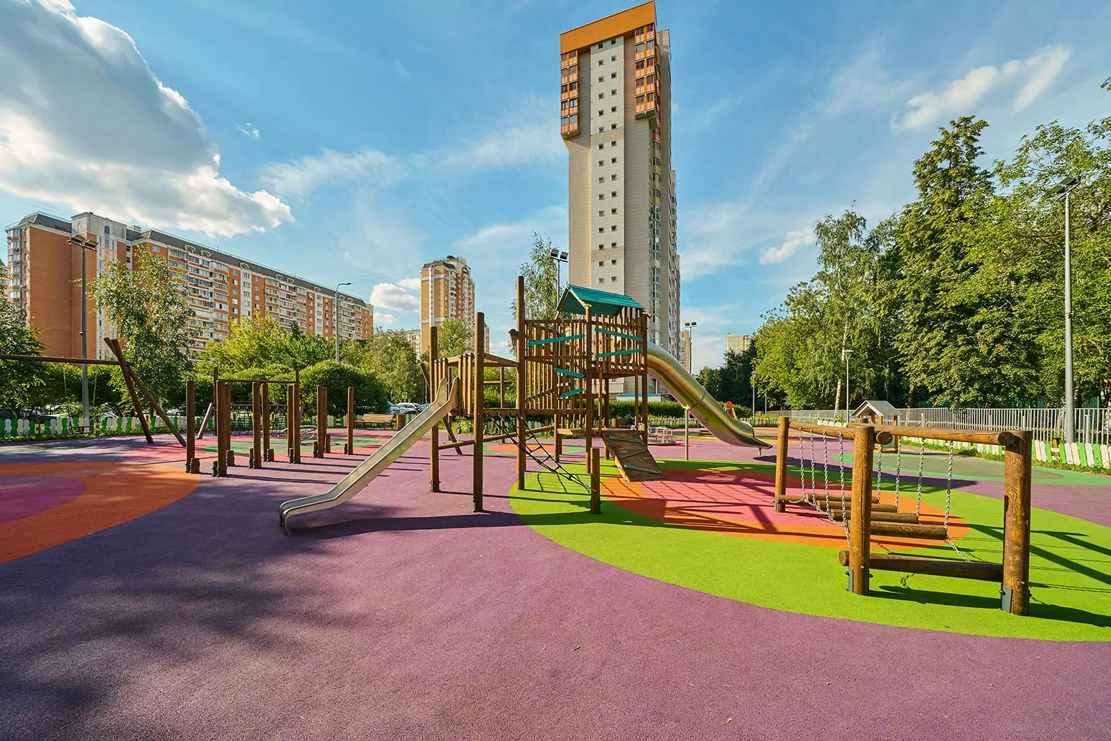 Территорию у станции метро "Медведково" благоустроили, фото