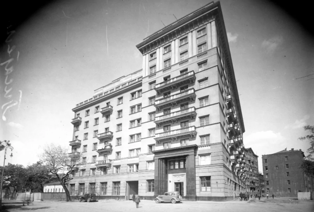 Третьяковская &mdash; Полянка: &laquo;маленькость&raquo; Большой Ордынки  фото