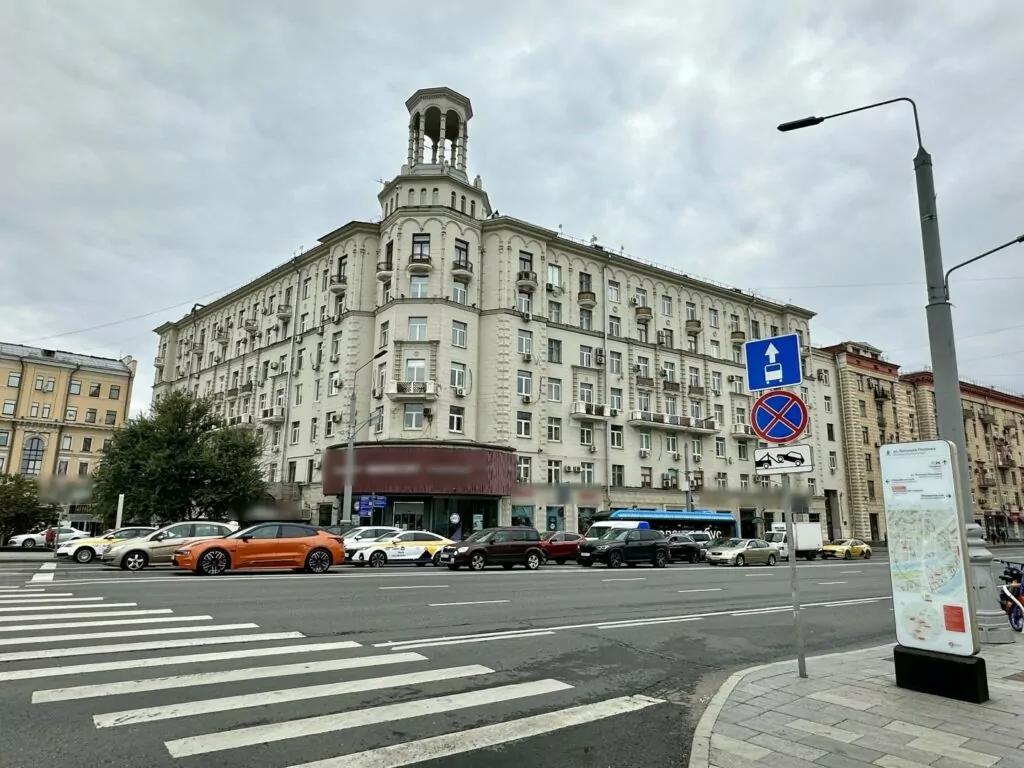Полянка — Третьяковская: «парк лужковского периода» в Кадашёвской слободе Полянка — Третьяковская: «парк лужковского периода» в Кадашёвской слободе фото