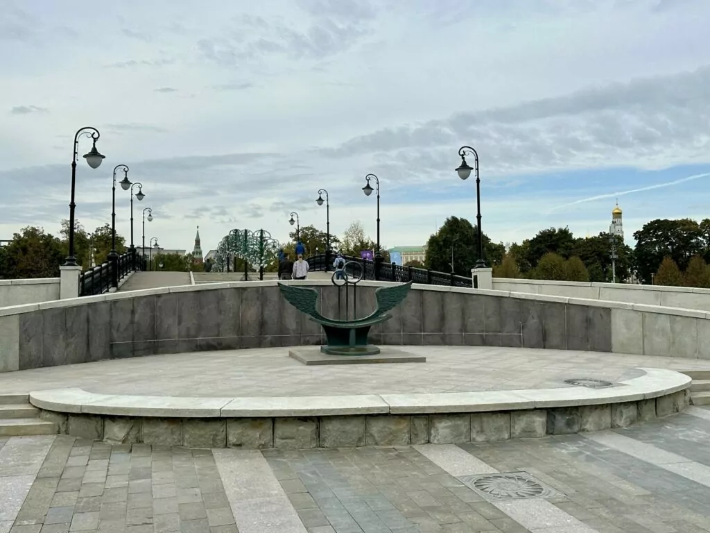 Полянка — Третьяковская: «парк лужковского периода» в Кадашёвской слободе Полянка — Третьяковская: «парк лужковского периода» в Кадашёвской слободе фото