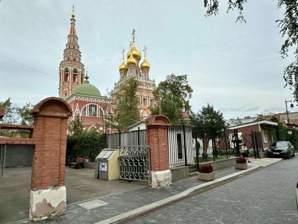 Полянка — Третьяковская: «парк лужковского периода» в Кадашёвской слободе Полянка — Третьяковская: «парк лужковского периода» в Кадашёвской слободе фото