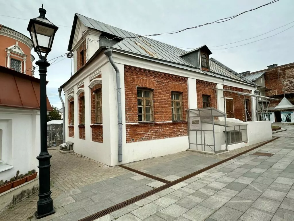 Полянка — Третьяковская: «парк лужковского периода» в Кадашёвской слободе Полянка — Третьяковская: «парк лужковского периода» в Кадашёвской слободе фото