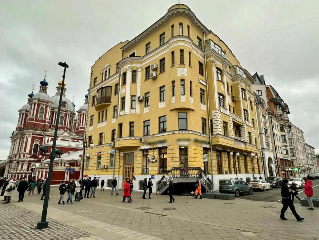 Третьяковская &mdash; Новокузнецкая: 250-летний петербуржец в Москве  фото