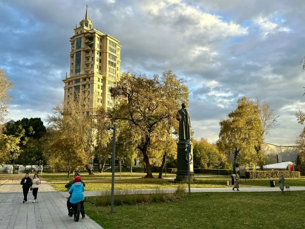 Полянка — Октябрьская: трагичная якиманская Венеция  фото