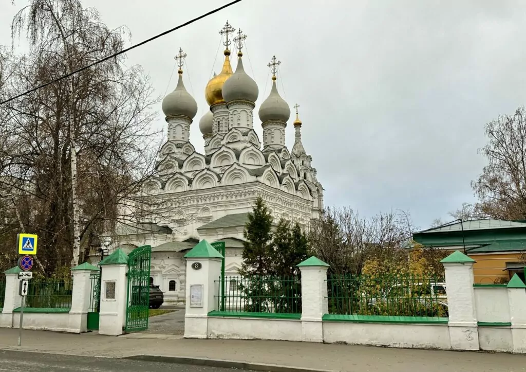 Третьяковская &mdash; Новокузнецкая: 250-летний петербуржец в Москве  фото