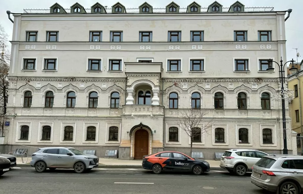 Третьяковская &mdash; Новокузнецкая: 250-летний петербуржец в Москве  фото
