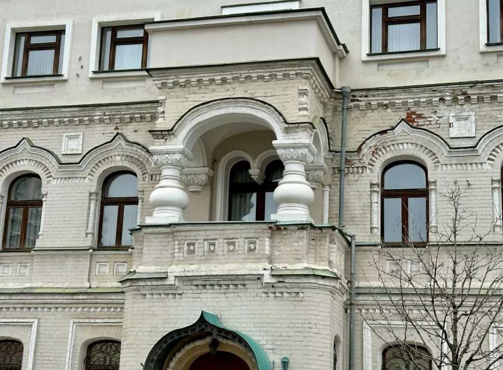 Третьяковская &mdash; Новокузнецкая: 250-летний петербуржец в Москве  фото
