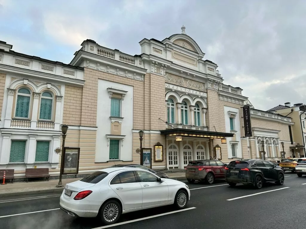 Полянка — Добрынинская: псевдоготические псевдострашилки Полянка — Добрынинская: псевдоготические псевдострашилки фото