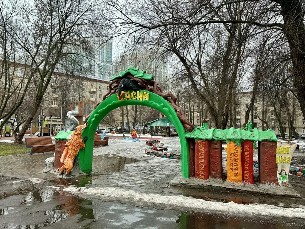 Преображенская площадь — Черкизовская: потешные войска у московской «Бастилии» Преображенская площадь — Черкизовская: потешные войска у московской «Бастилии» фото