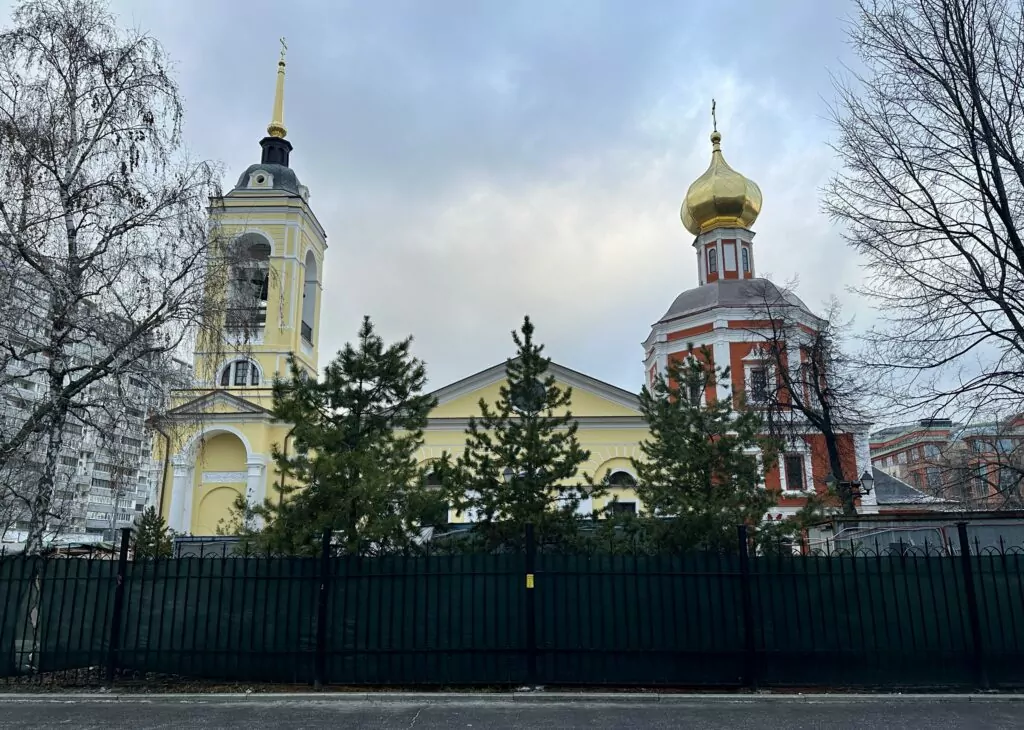 Полянка — Добрынинская: псевдоготические псевдострашилки Полянка — Добрынинская: псевдоготические псевдострашилки фото