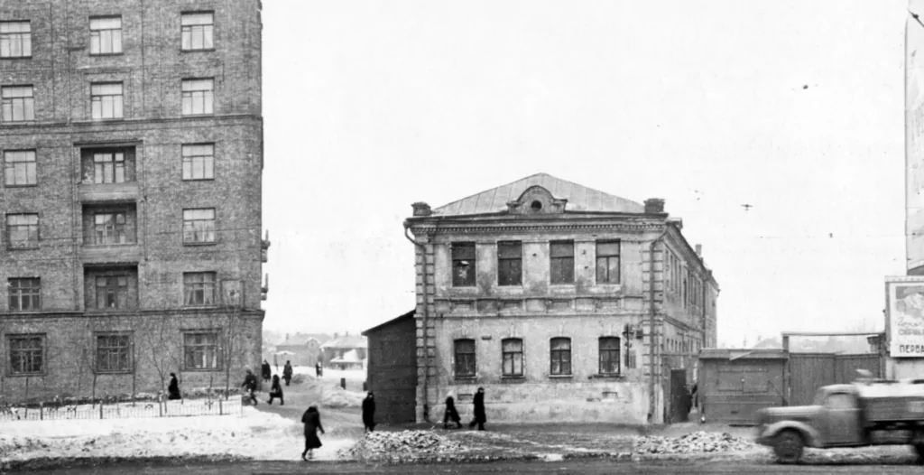 Преображенская площадь — Черкизовская: потешные войска у московской «Бастилии» Преображенская площадь — Черкизовская: потешные войска у московской «Бастилии» фото