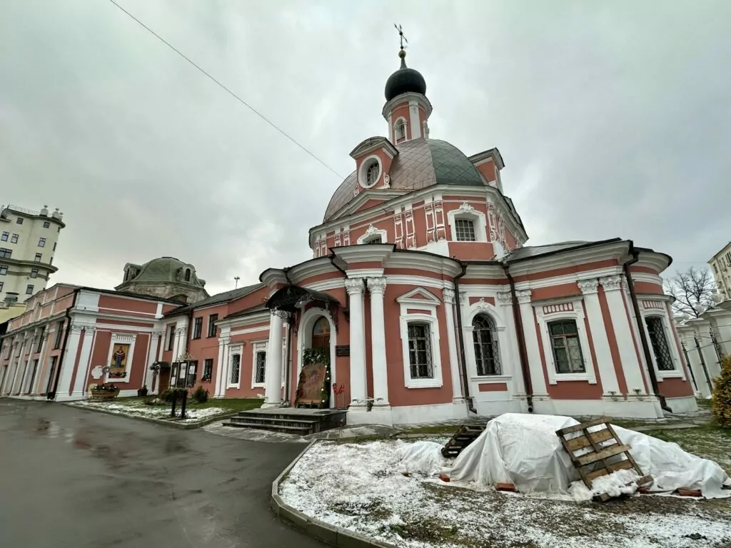 Полянка — Добрынинская: псевдоготические псевдострашилки Полянка — Добрынинская: псевдоготические псевдострашилки фото