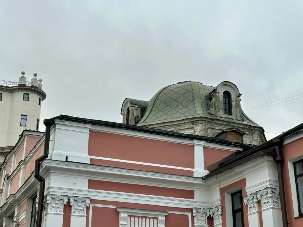 Полянка — Добрынинская: псевдоготические псевдострашилки Полянка — Добрынинская: псевдоготические псевдострашилки фото