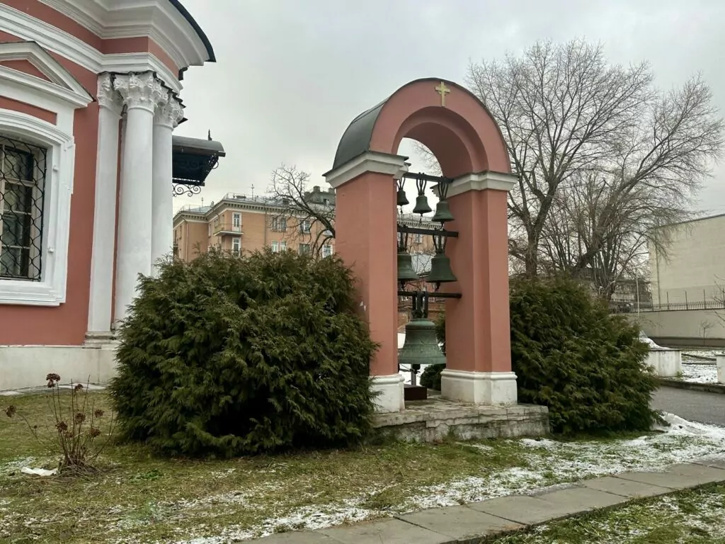 Полянка — Добрынинская: псевдоготические псевдострашилки Полянка — Добрынинская: псевдоготические псевдострашилки фото