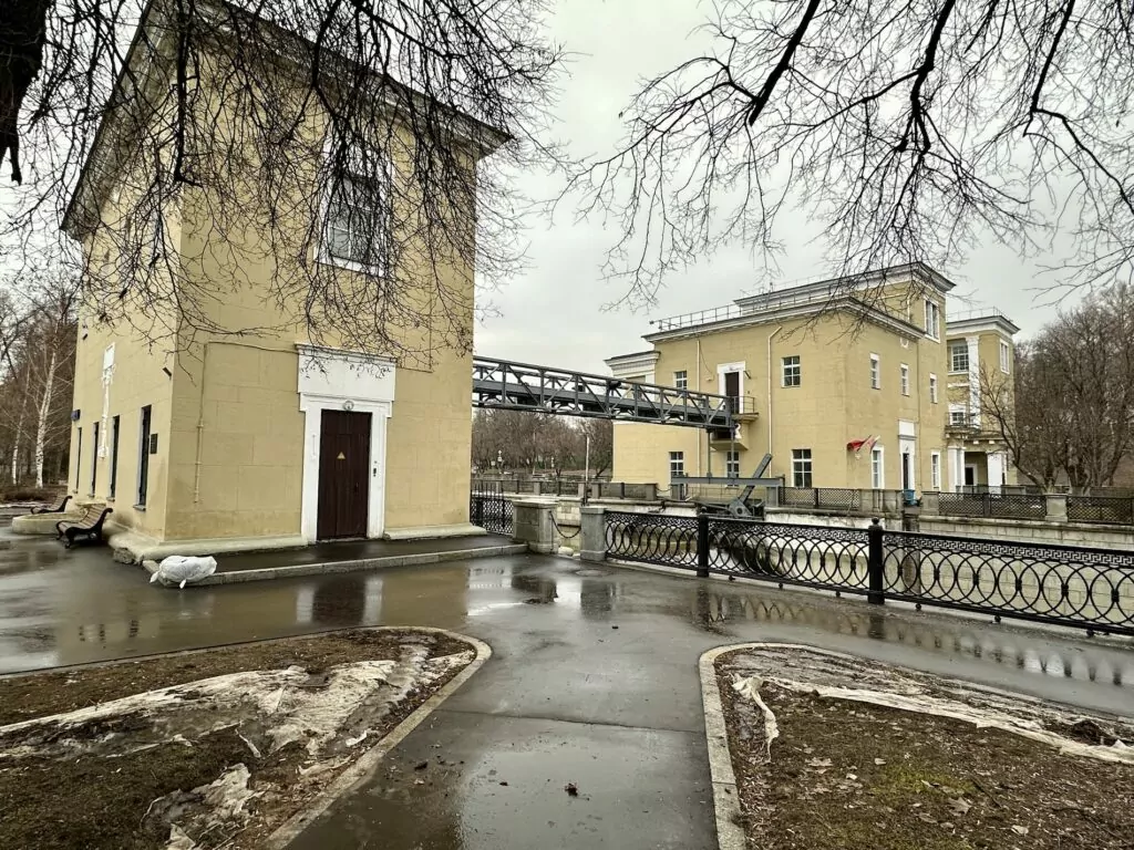 Курская — Чкаловская: из буржуазного в креативный через рабочий Курская — Чкаловская: из буржуазного в креативный через рабочий фото