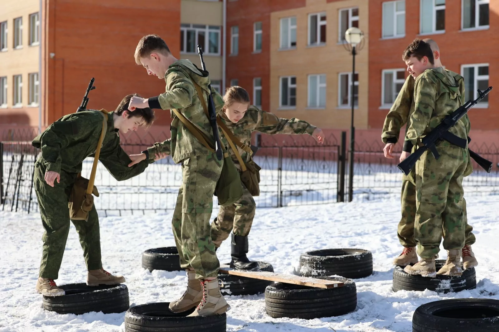 В Щербинке провели военно-спортивную игру «Честь имею!», фото