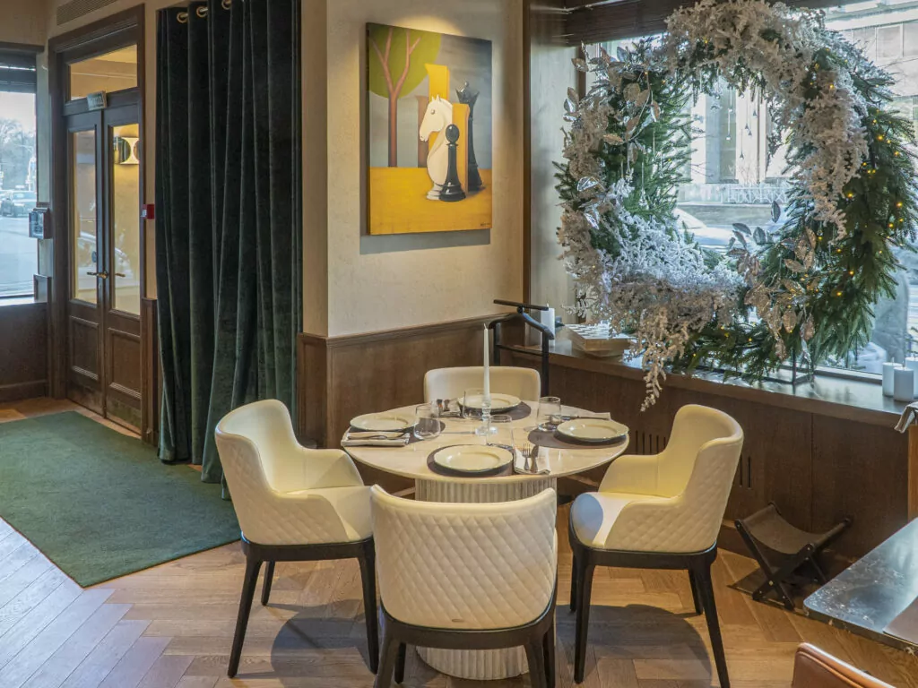 Праздник китайских фонарей, ресторан в стиле ар-деко и скульптуры из стекла &mdash; куда пойти после работы  фото