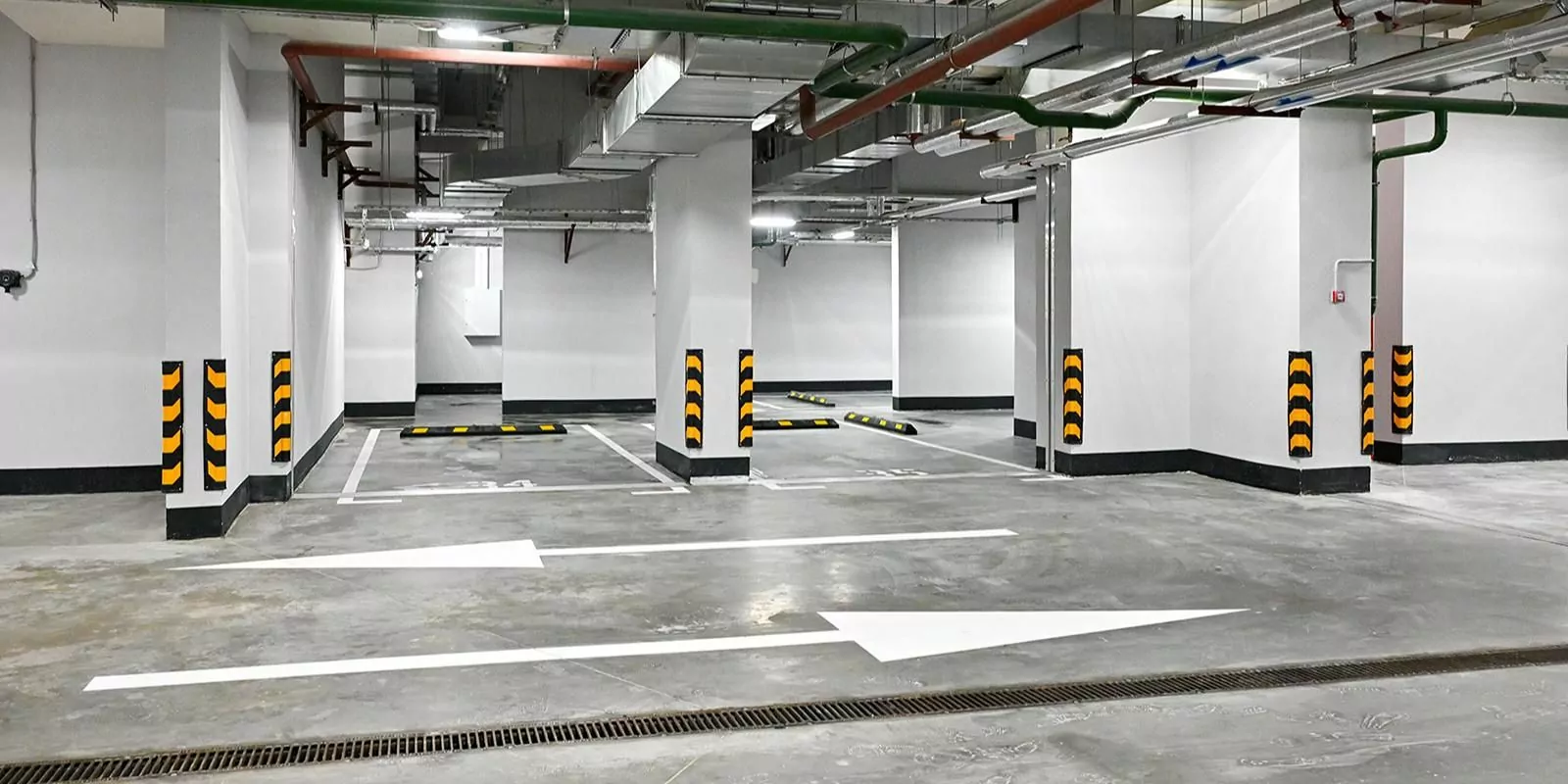 Автовладельцы могут приобрести более 100 машино-мест в ЗАО на городских торгах, фото